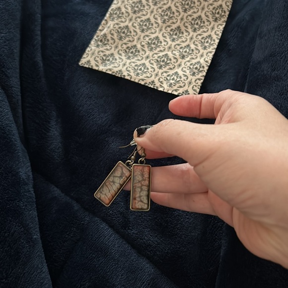 Unique earrings - Picture 3 of 3